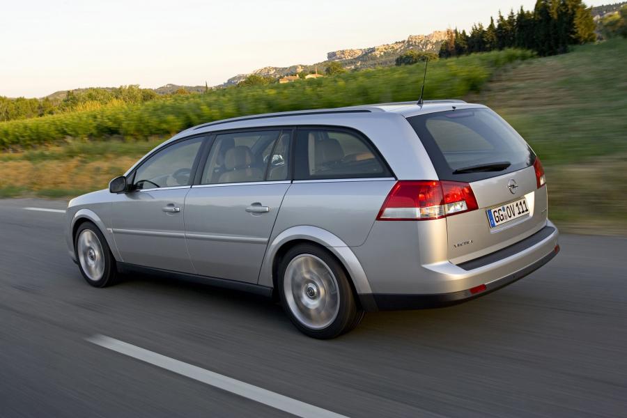  Opel Vectra Station Wagon 2005 года  (фото 21 из 33)